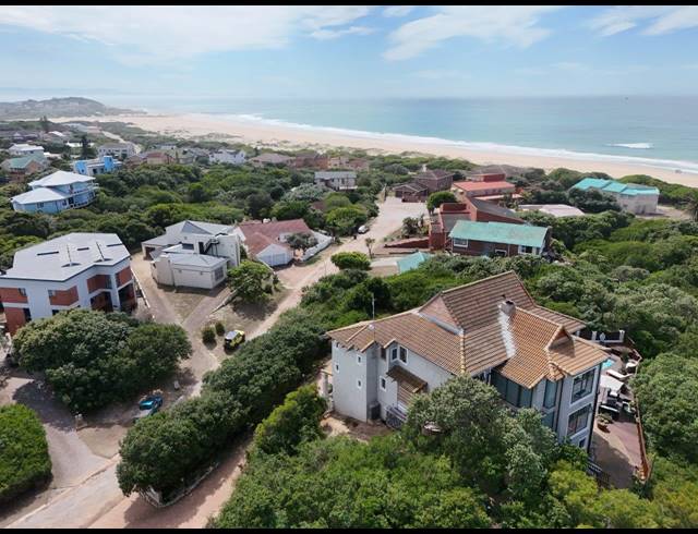 8 BEDROOM HOUSE FOR SALE IN PARADISE BEACH